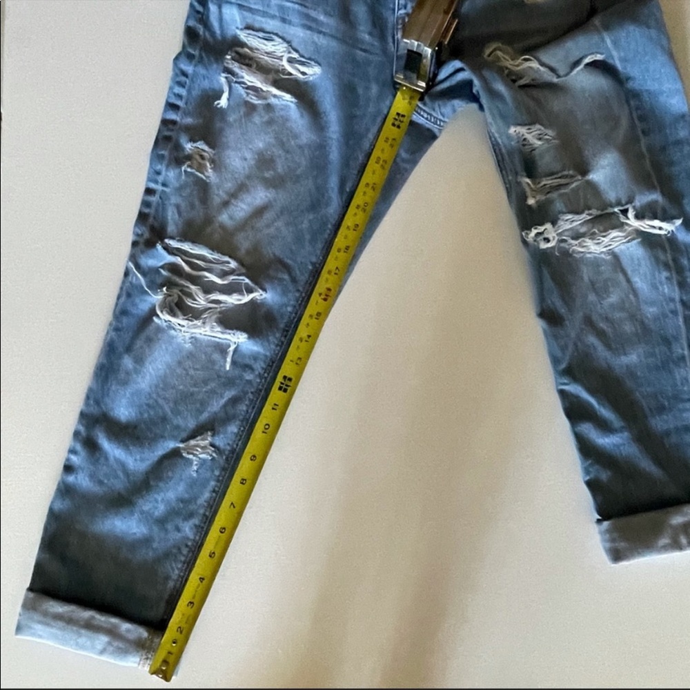 American Eagle ripped destructed Tomgirl jean size 4 - Picture 7 of 8
